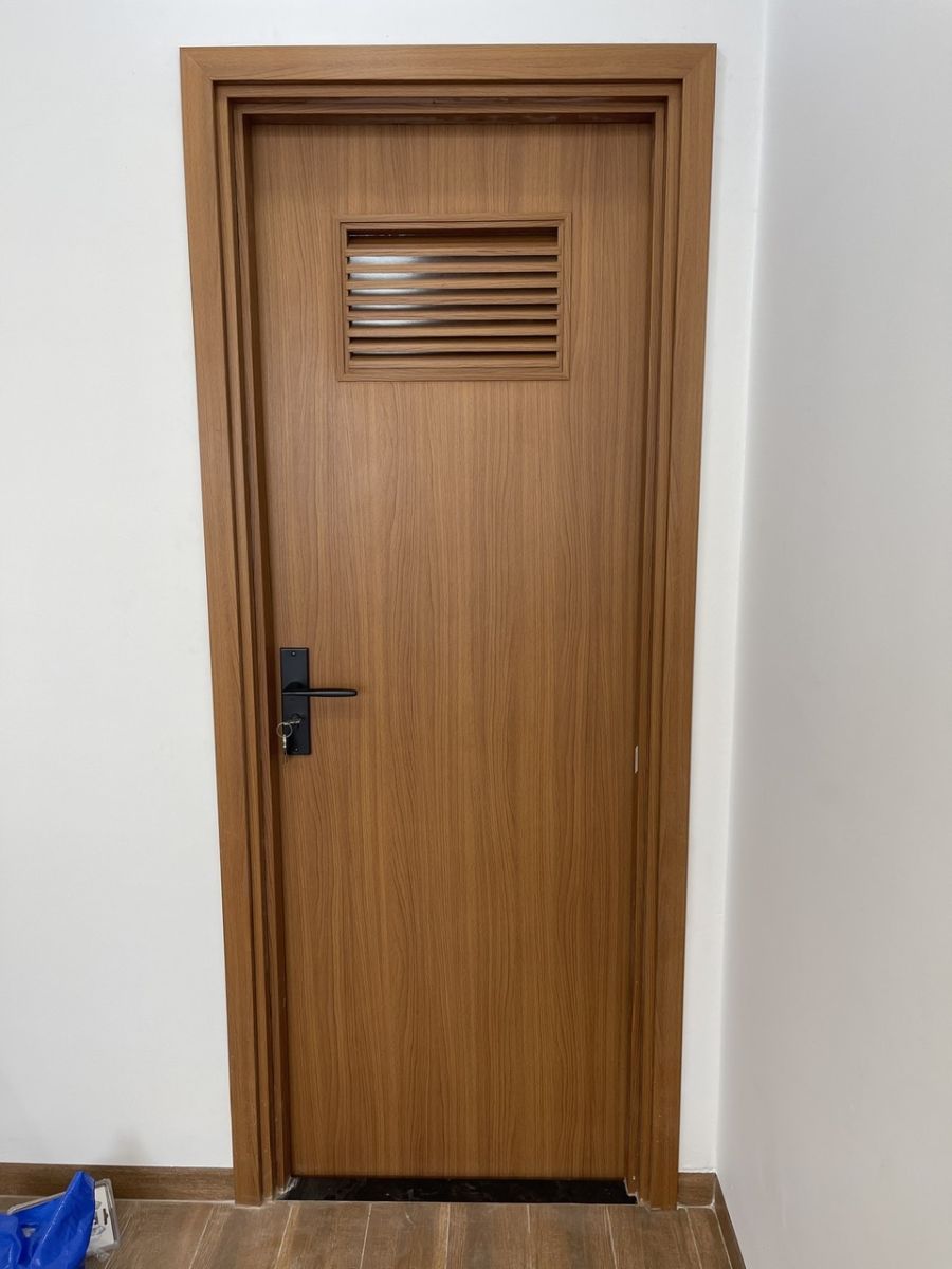 cửa nhà vệ sinh nhựa composite có ô lá sách thông gió