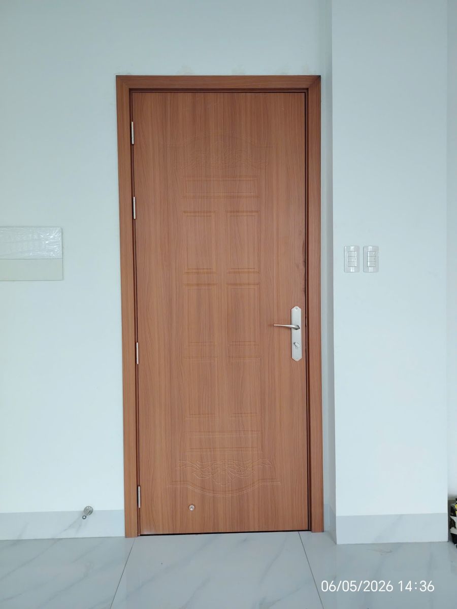 Hoàn thiện 2 bộ cửa nhựa Composite màu nâu gỗ B2 tại Trường Lưu Quận 9