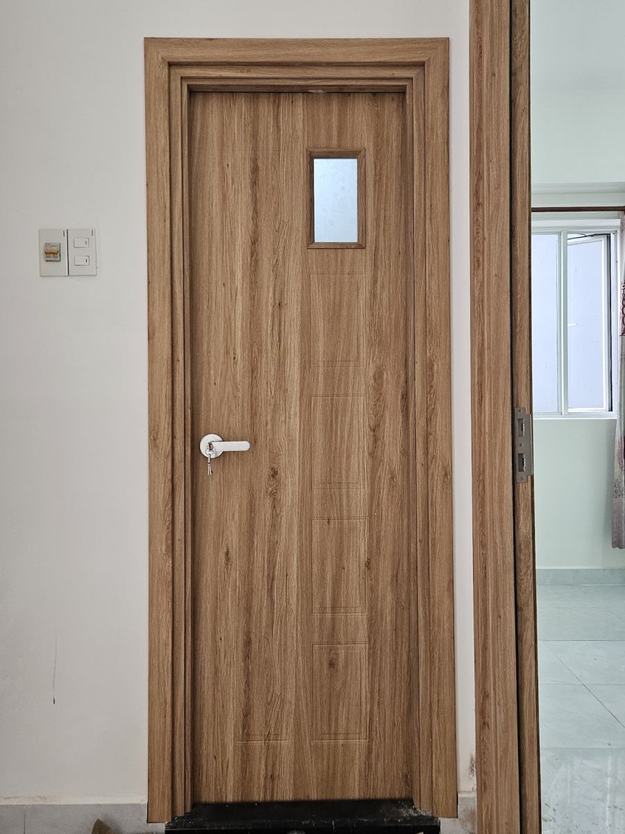 Cửa nhựa composite nhà vệ sinh có kính mờ