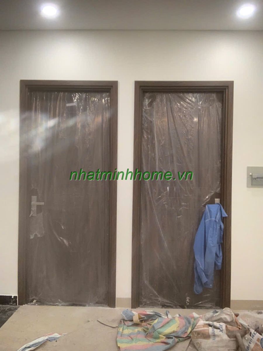 lắp hoàn thiện 2 cửa phòng ngủ tại tầng 1