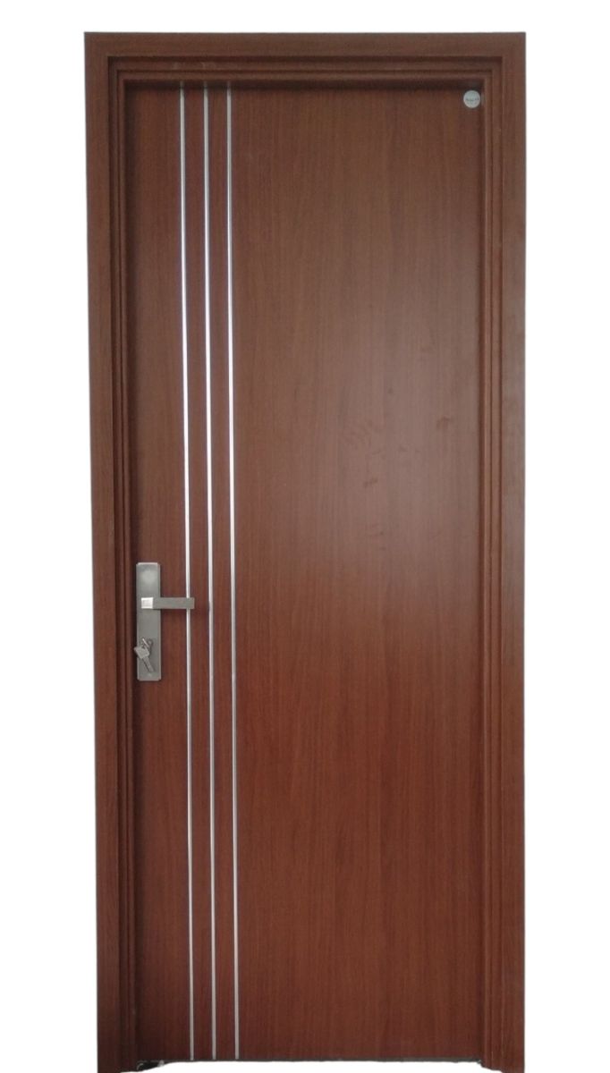 cửa phòng ngủ nhựa màu vân gỗ đi 3 sọc chỉ nhôm