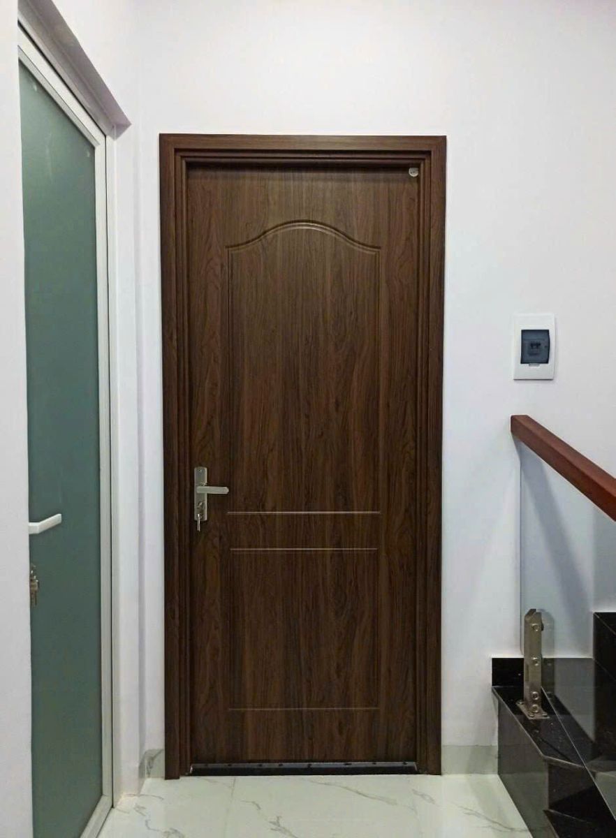 cửa phòng ngủ màu óc chó sậm