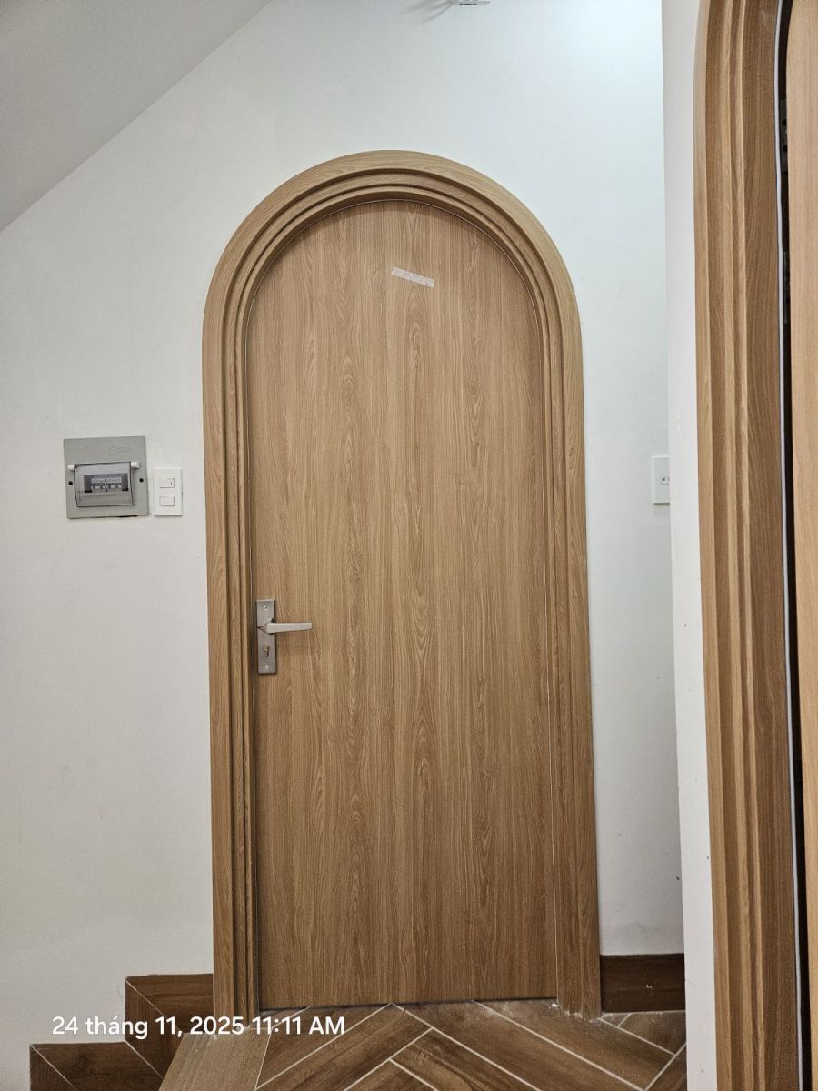 cửa vòm nhựa composite AGP dày dặn, cứng cáp, độ nặng đầm