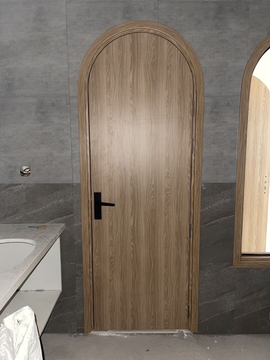 cửa vòm nhựa gỗ composite cao cấp vân gỗ