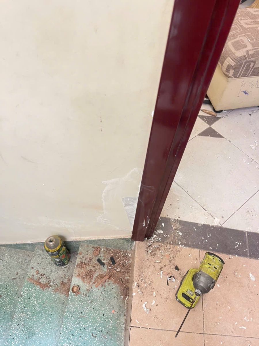 thợ thi công lành nghề hạn chế tối đa hư hỏng của tường cũ