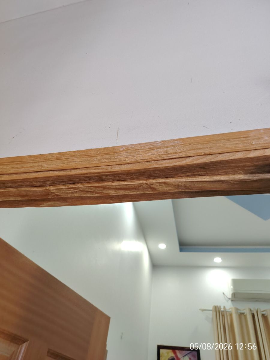 dấu hiệu của nẹp cho thấy khung bị mục từ trong khung gỗ