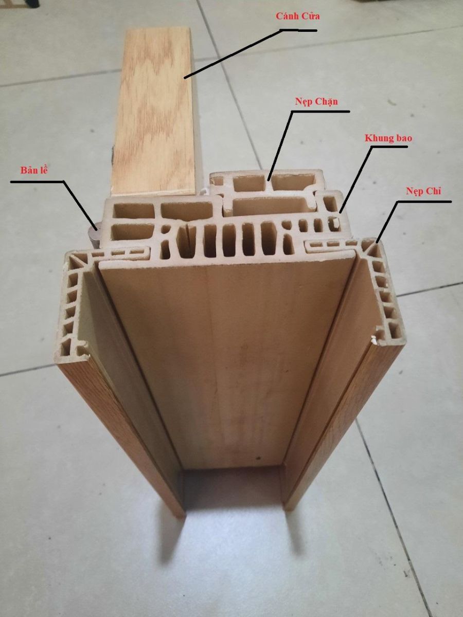 khung cửa composite được làm hoàn toàn từ nhựa nên không bị mối mọt, ẩm mốc