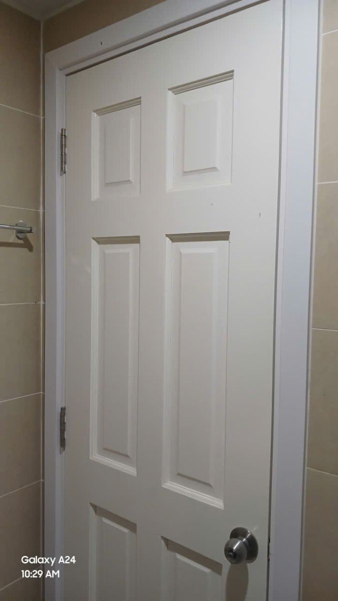 Khung cửa nhựa composite được thay cho khung cửa cũ đã bị mối mọt tại quận 4