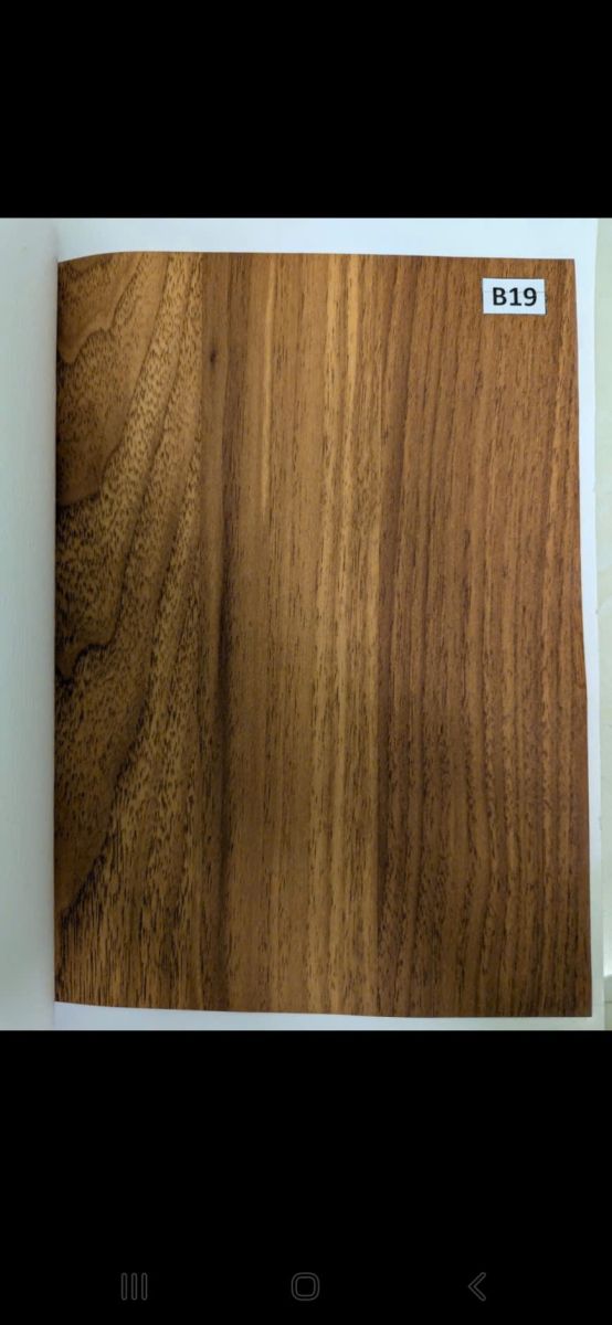 màu sắch vân gỗ của film nhựa gần tương đồng với khung nhựa