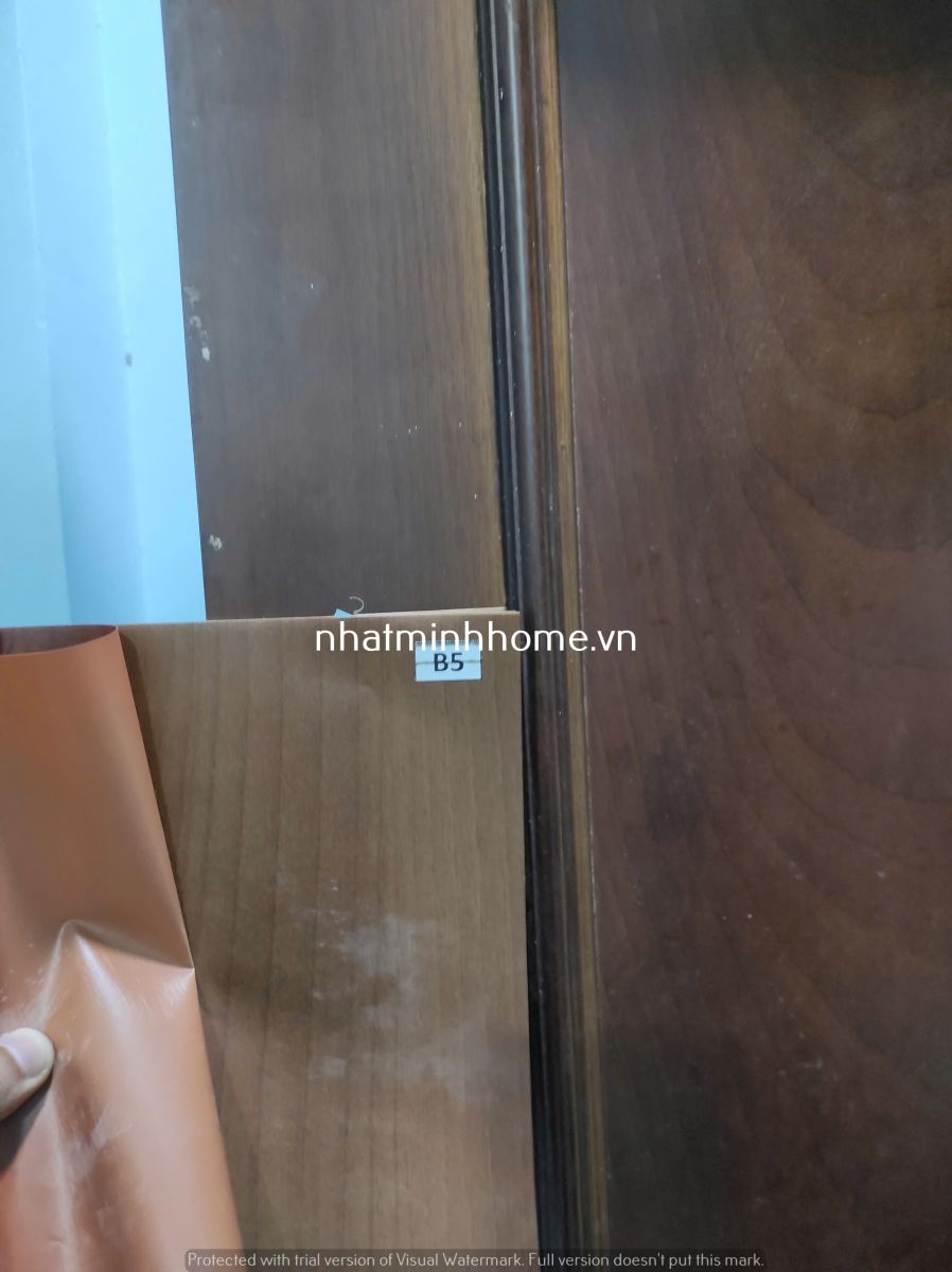 mã màu B5 với độ tương đồng gần giống với khung cửa gỗ tự nhiên