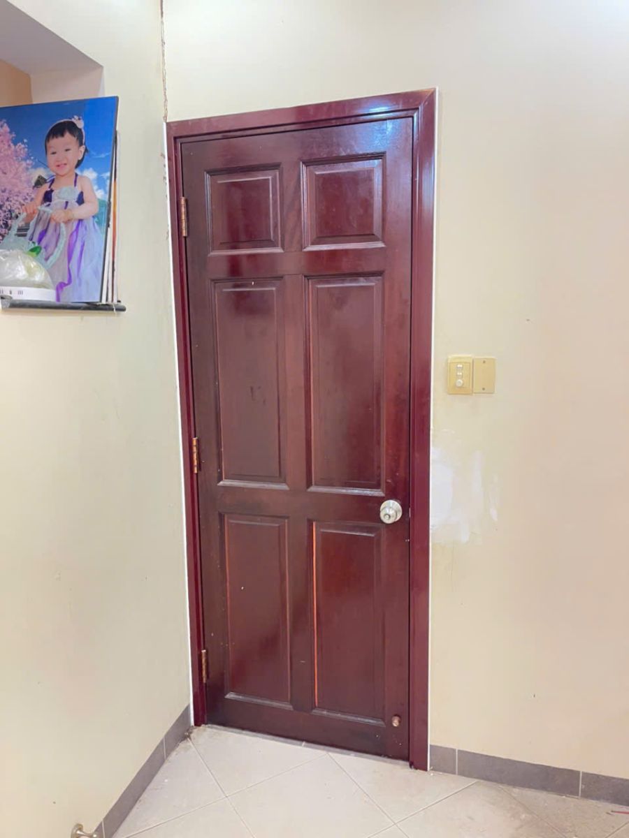 khung cửa gỗ cũ đã được thay bằng khung cửa nhựa composite sơn tại phú nhuận