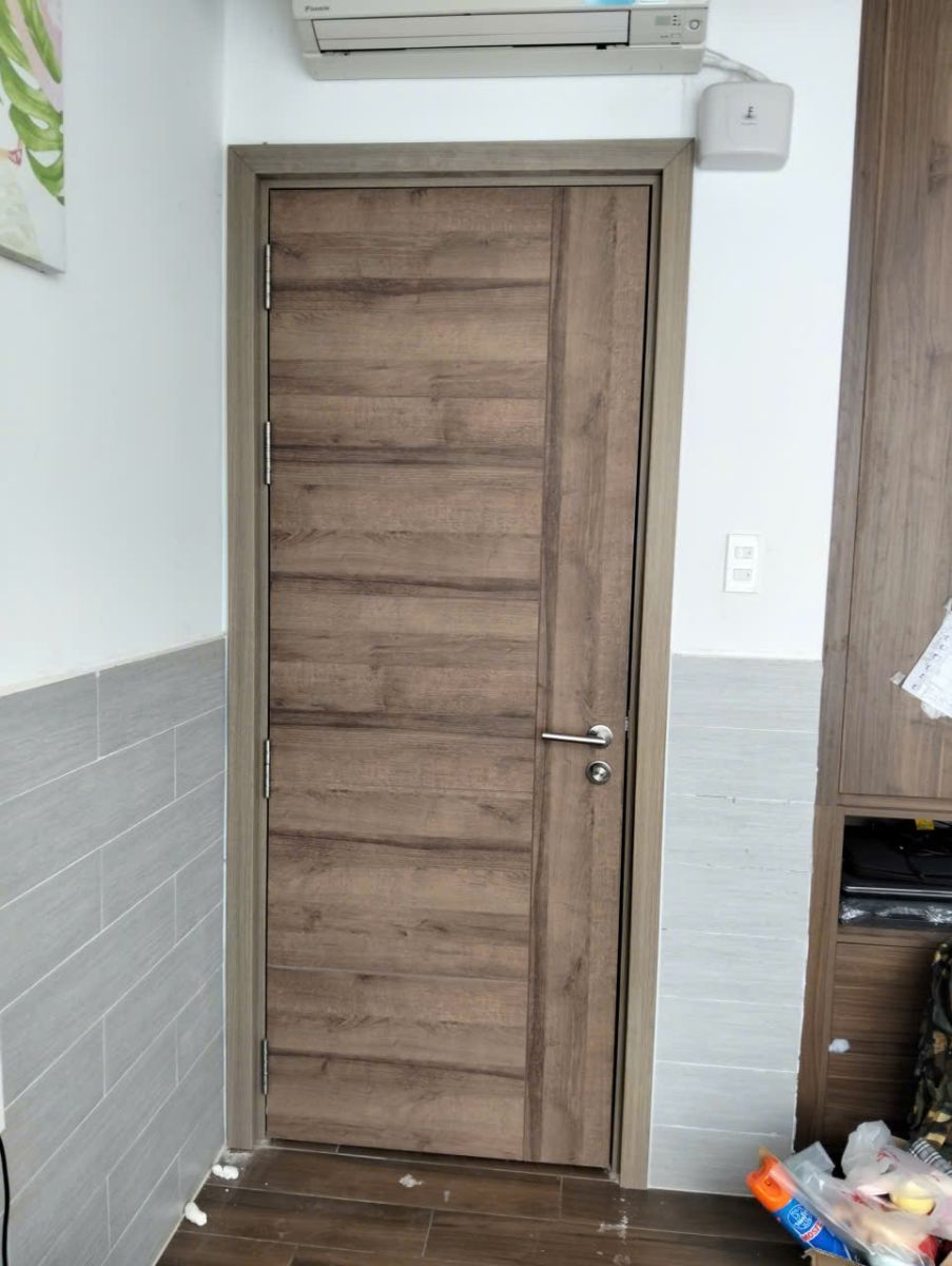 Thay khung cửa nhựa mới giữ lại cánh cửa gỗ cũ khi còn sử dụng tốt, giải pháp tiết kiệm, lâu dài