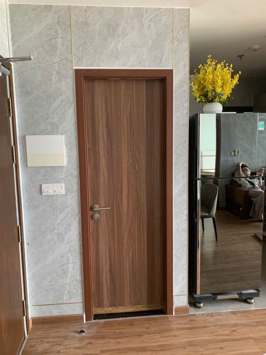 nh bộ cửa sau khi đã thay xong khung bao nhựa Composite hoàn thiện chỉn chu, thẩm mỹ, đóng mở nhẹ nhàng như mới