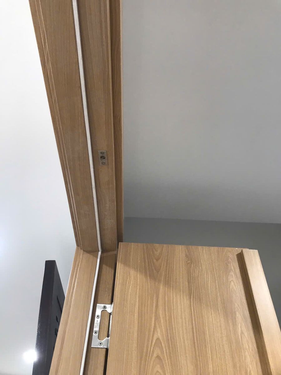 thợ lắp đặt tỉ mỉ chắc chắn và thẩm mỹ